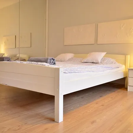Cozy By The Old Town Apartment Gdansk